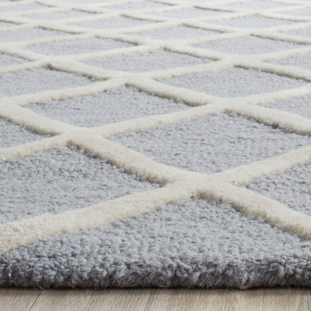 Contemporary Accent Rug, CAM135D, 60 X 91 cm in Silver / Ivory