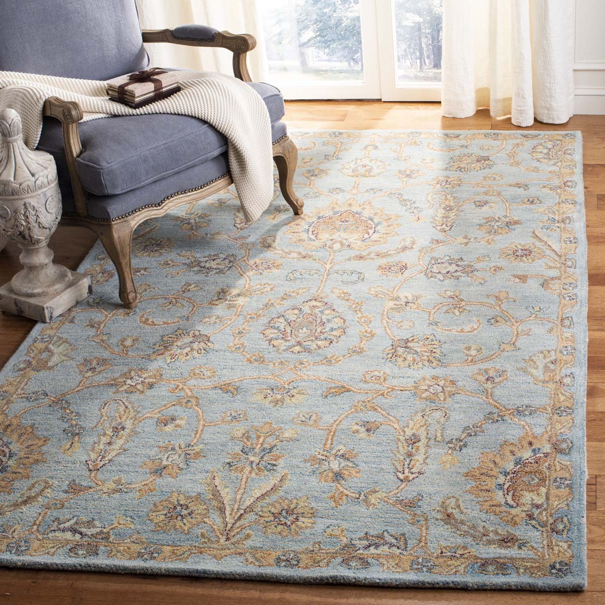 Safavieh Heritage Rug Collection HG274A Light Blue / Multi Safavieh