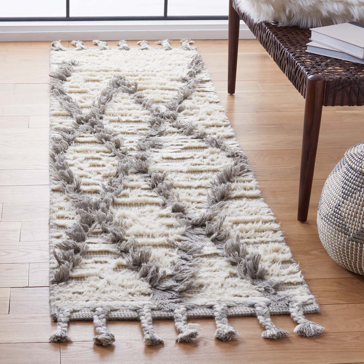Safavieh Kenya Rug Collection KNY954A Ivory / Grey Safavieh Home