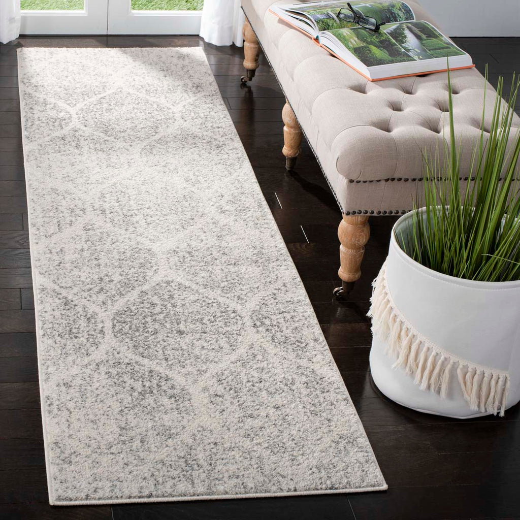 Safavieh Madison Rug Collection MAD604B - Ivory / Silver