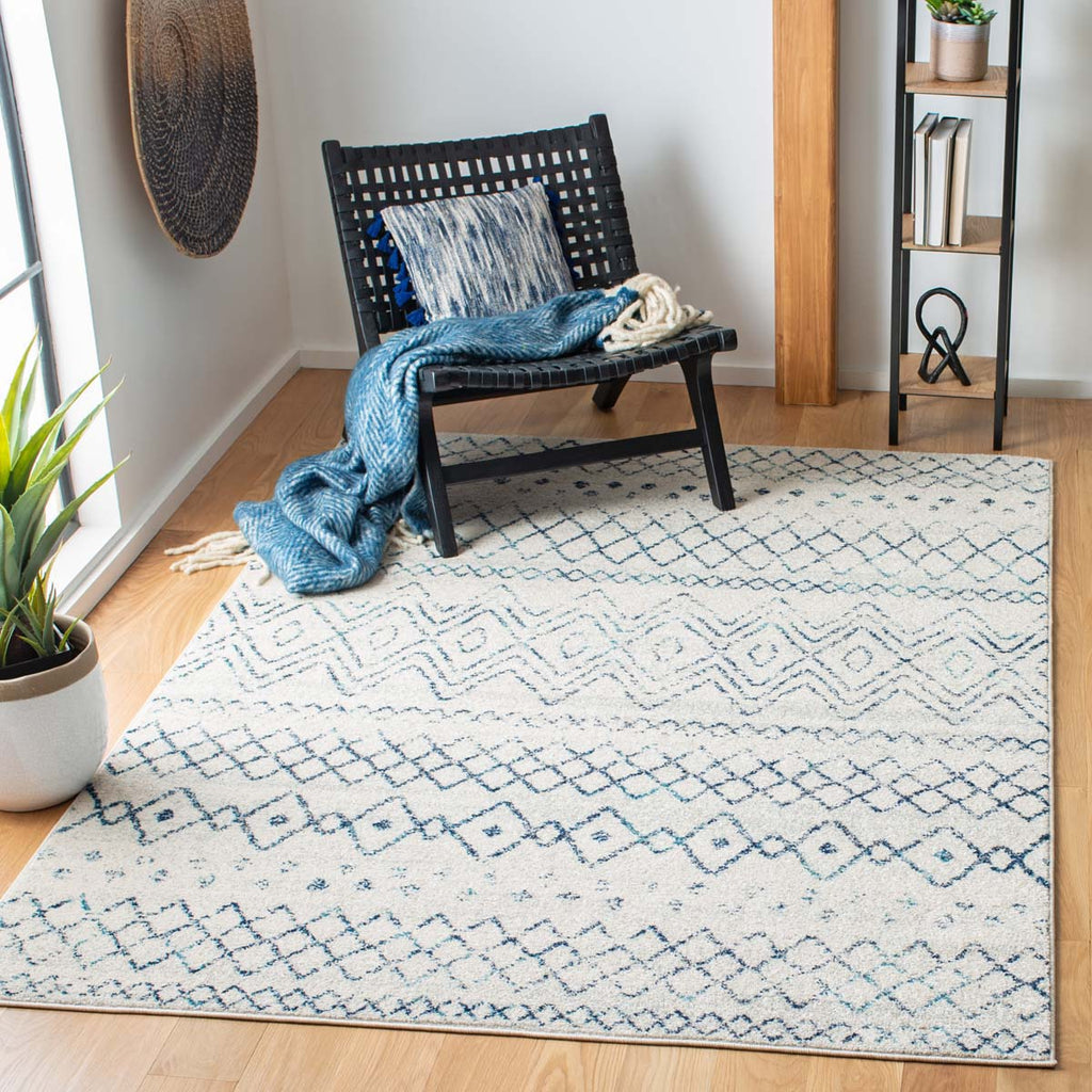 Safavieh Madison 700 Rug Collection MAD798E - Ivory / Navy