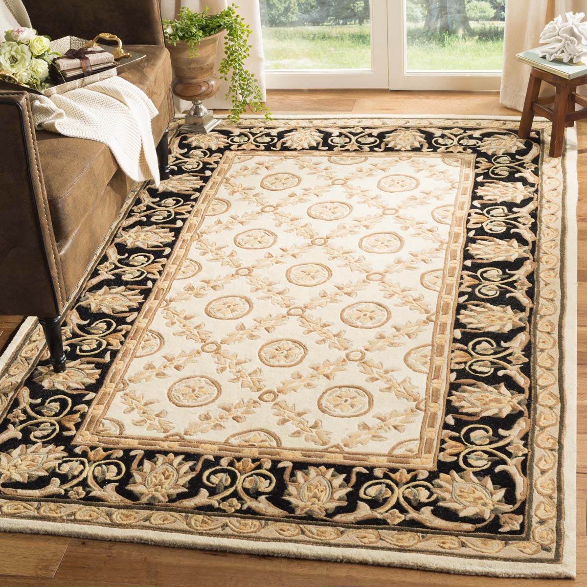 Safavieh Naples Rug Collection NA521A Ivory / Black Safavieh Home