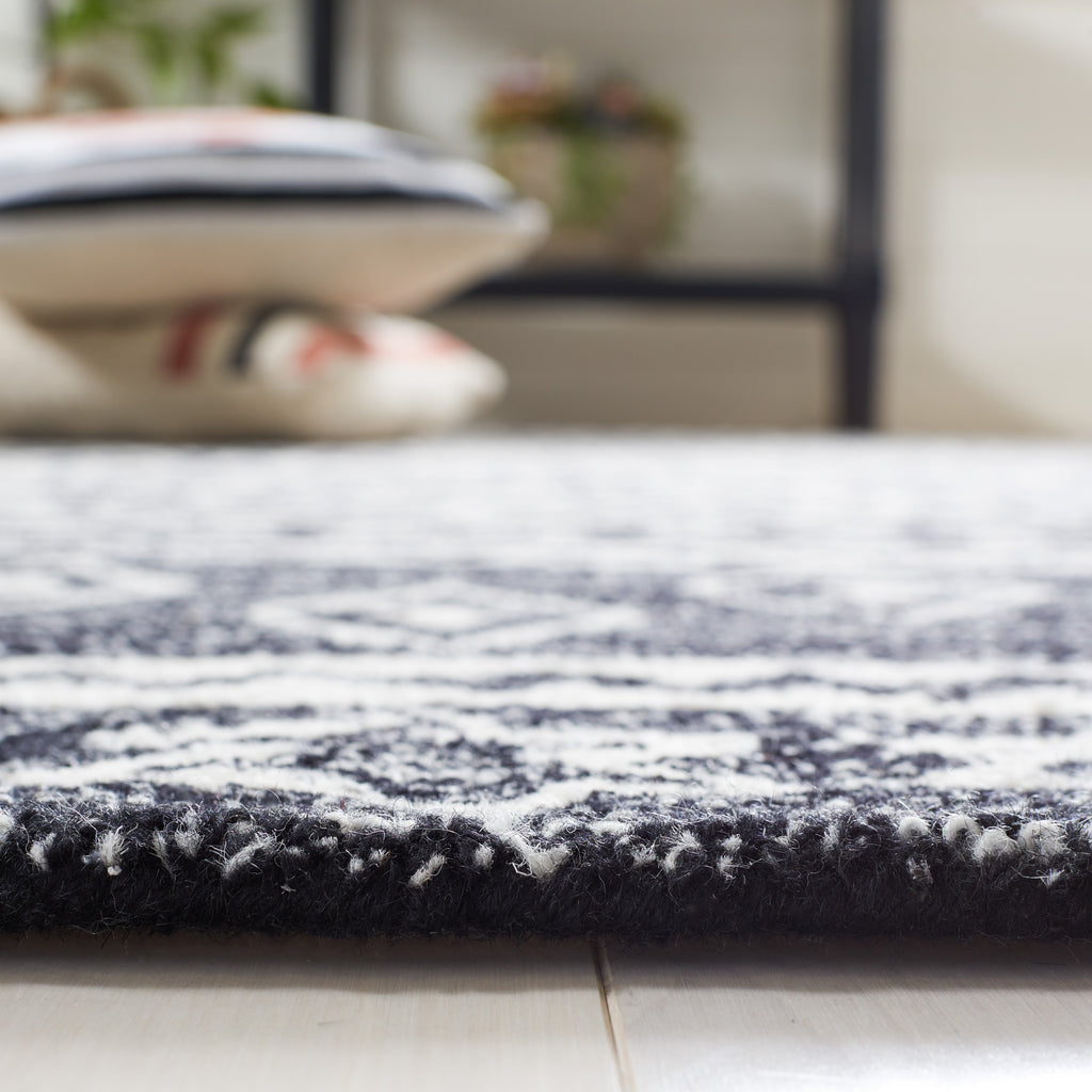 Micro-Loop 501 Rug | Safavieh - MLP501 - Black / Grey