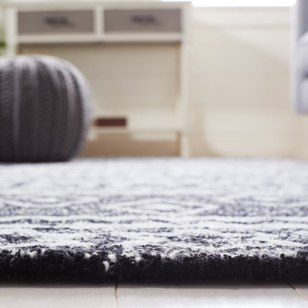 Micro-Loop 501 Rug | Safavieh - MLP501 - Black / Ivory