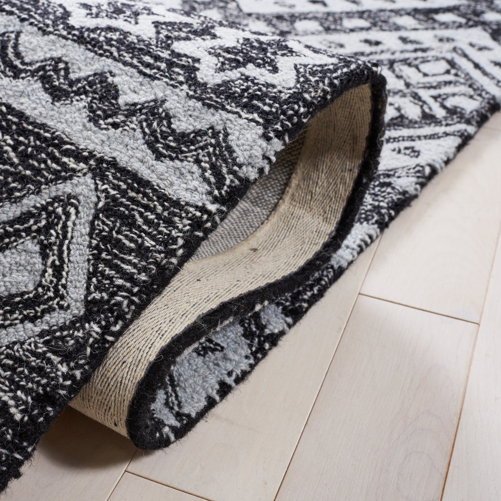 Micro-Loop 501 Rug | Safavieh - MLP501 - Black / Ivory