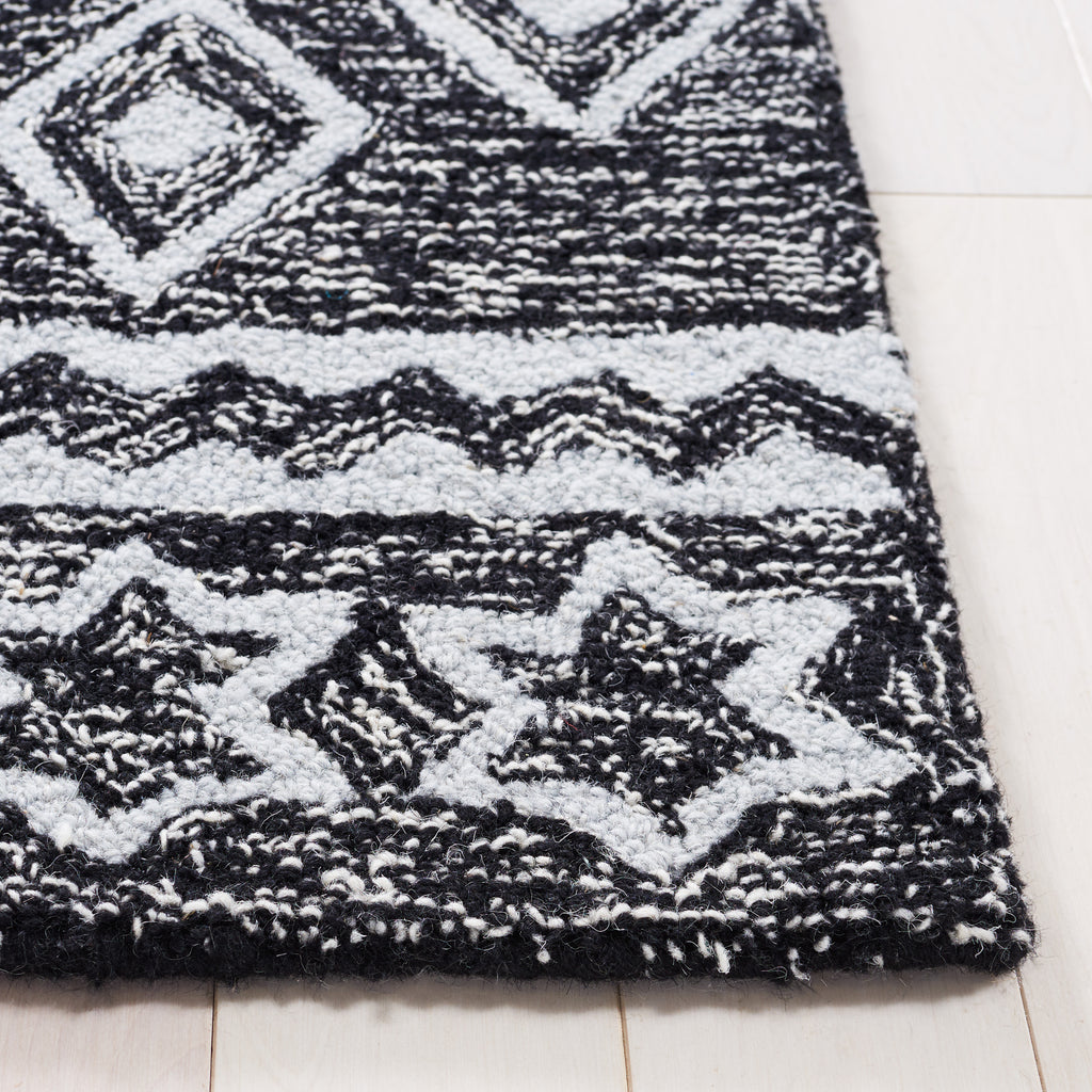 Micro-Loop 501 Rug | Safavieh - MLP501 - Black / Ivory