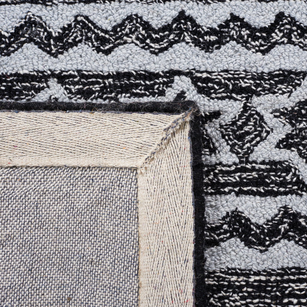 Micro-Loop 501 Rug | Safavieh - MLP501 - Black / Ivory
