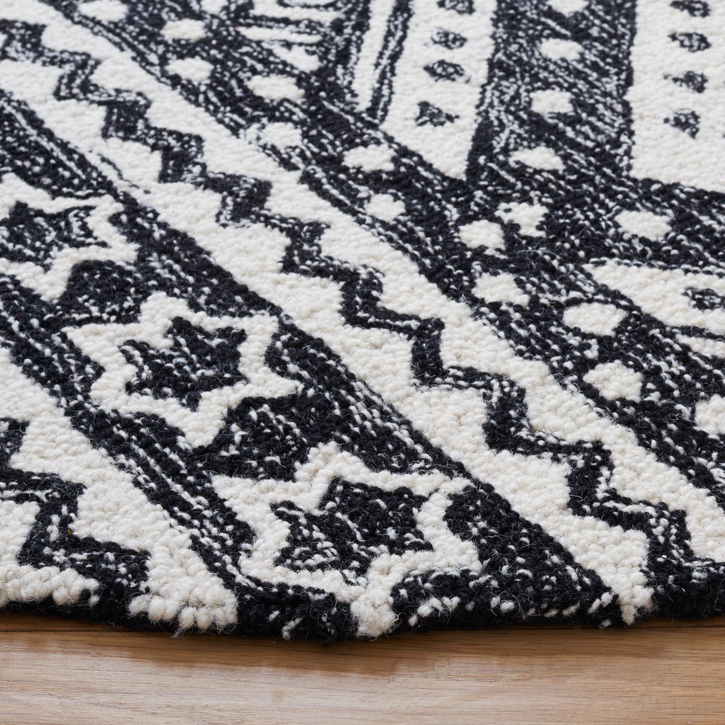 Micro-Loop 501 Rug | Safavieh - MLP501 - Black / Ivory