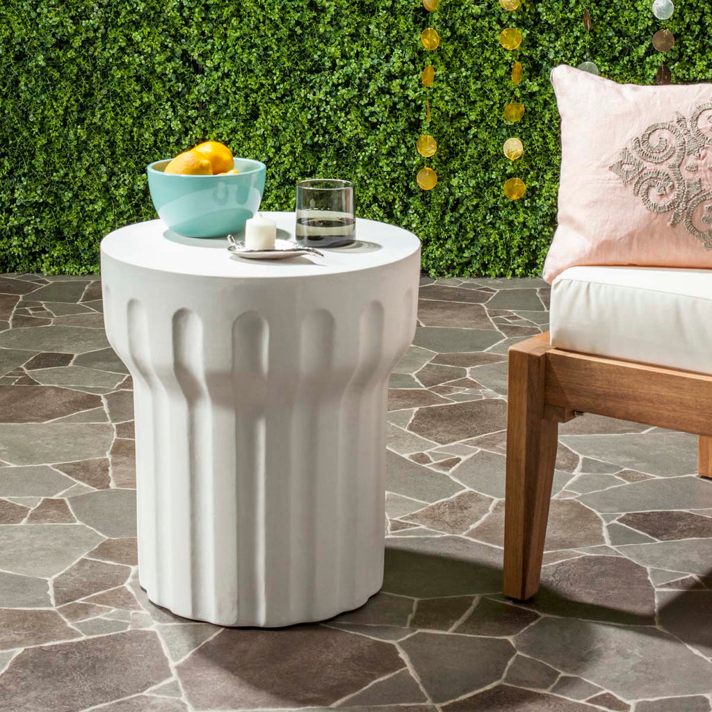 Safavieh Vesta Indoor/Outdoor Modern Concrete Round 15.3-Inch Dia Accent Table - Ivory