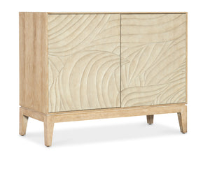 Retreat Carved Nightstand | Hooker - 6950-90215-80