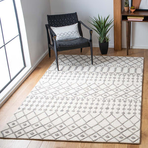 Safavieh Blossom Rug Collection BLM115A - Ivory / Grey