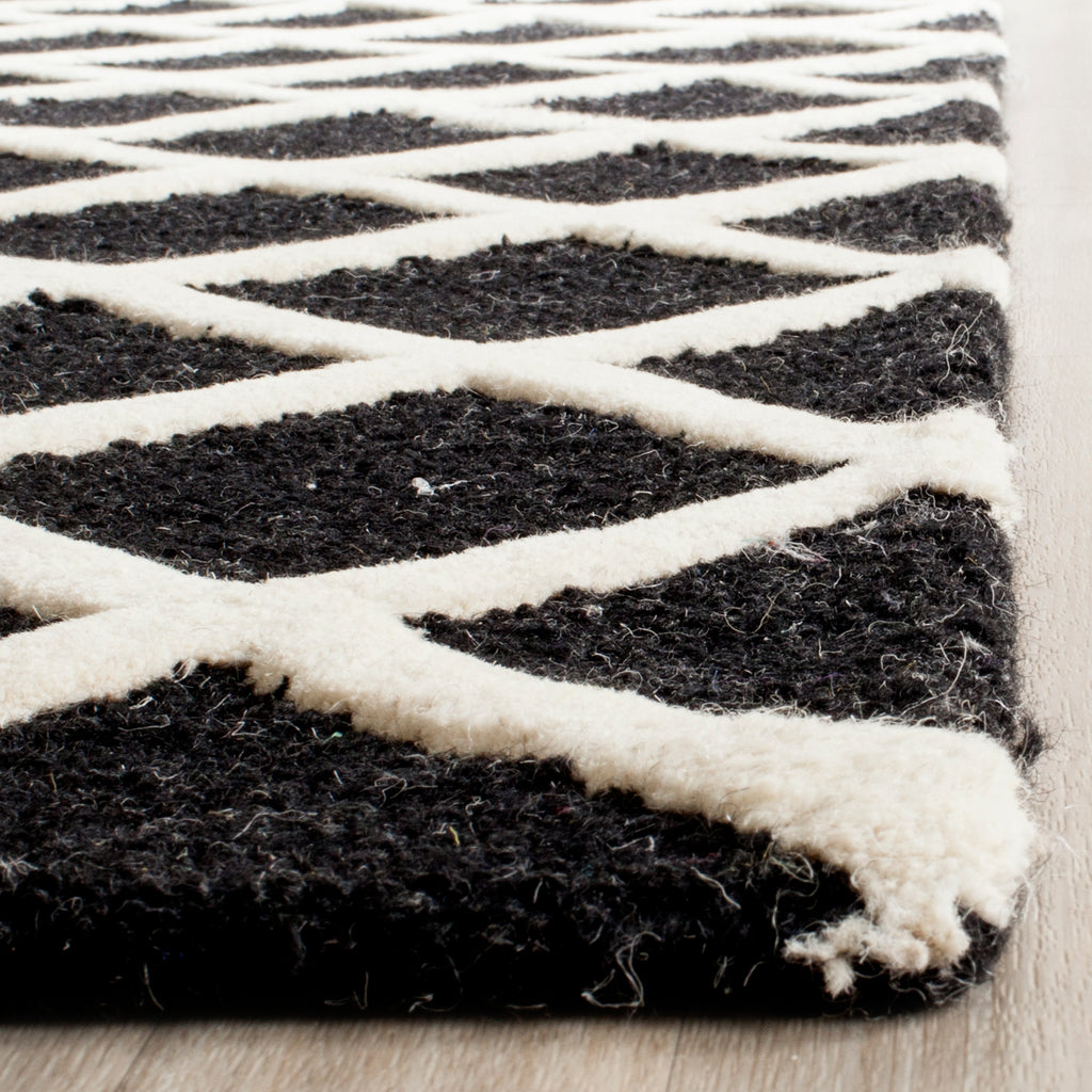 Contemporary Area Rug, CAM135E, 200 X 300 cm in Black / Ivory