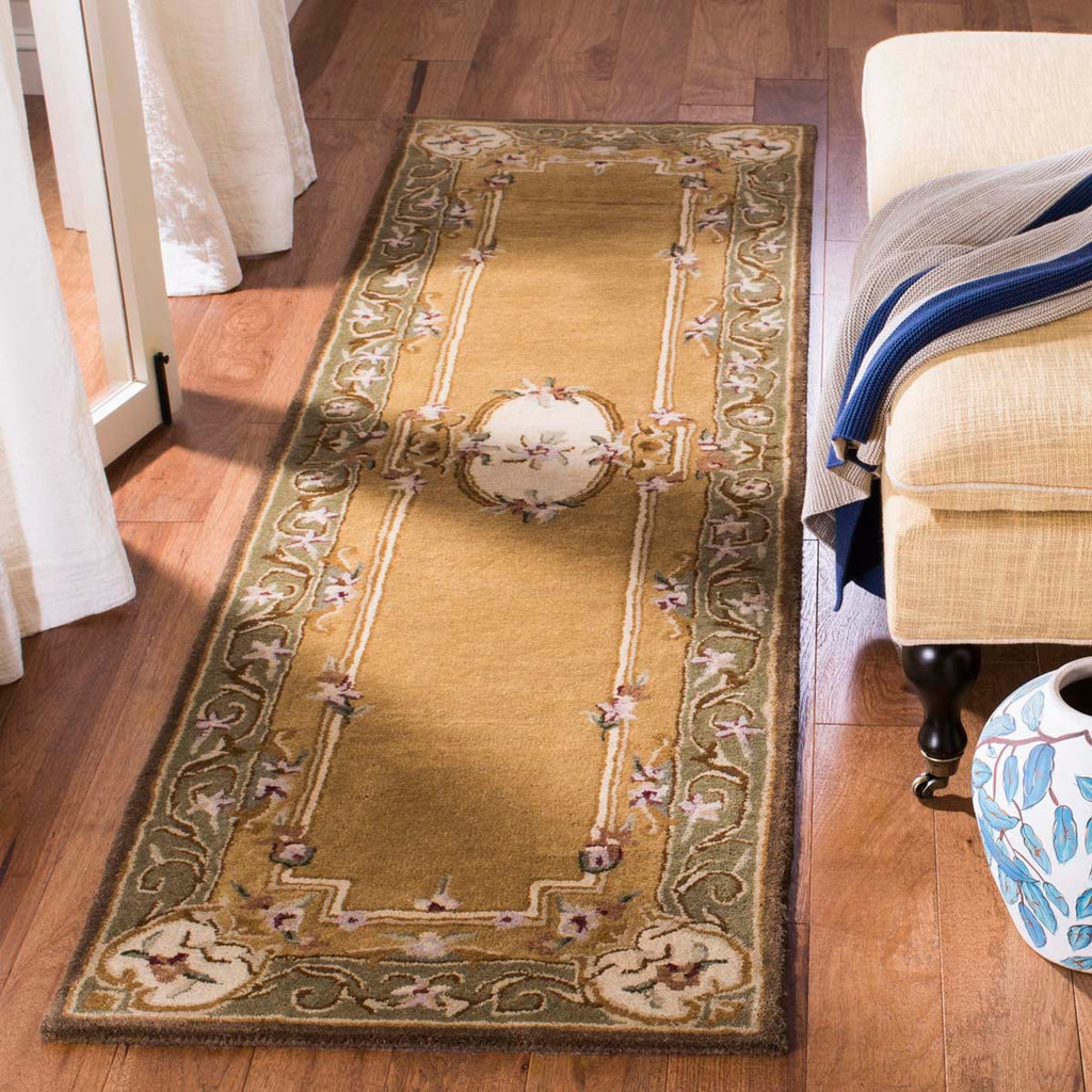 Safavieh Classic Rug Collection CL280A - Light Gold / Green