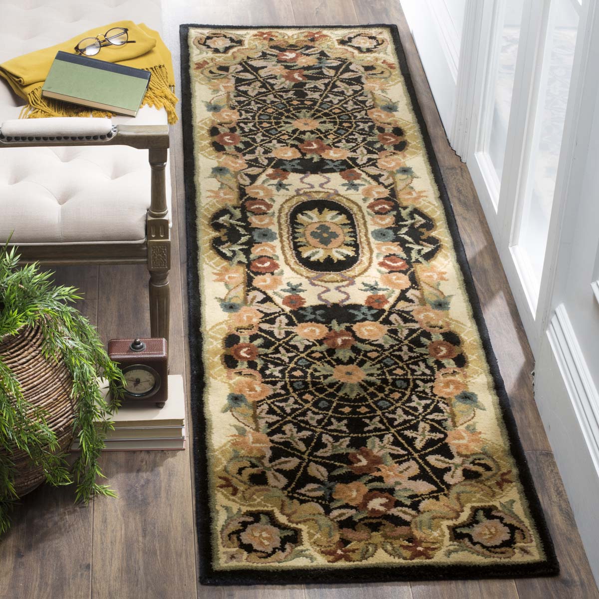 Classic Rug Collection Rias Safavieh Classic Rug Collection CL304A - Black / Gold