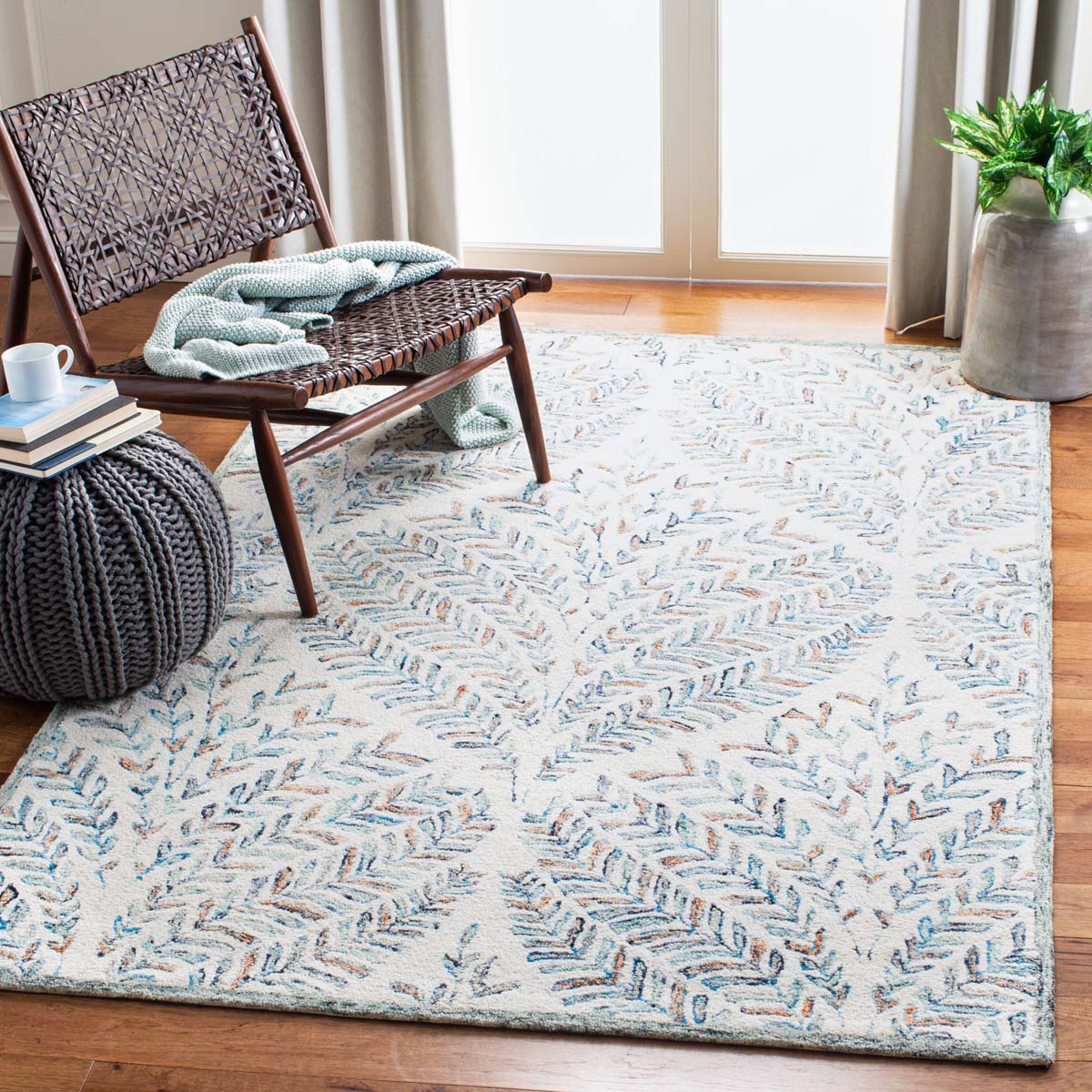 Safavieh Capri Rug Collection CPR208A - Ivory / Blue