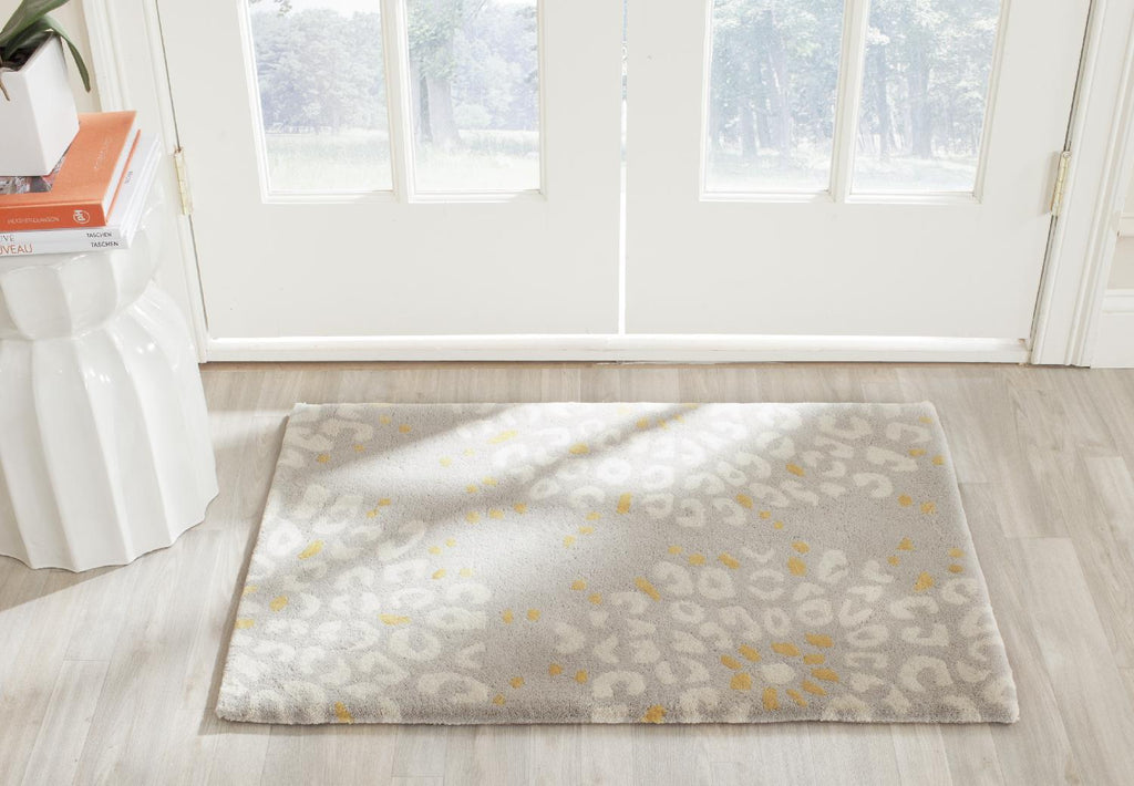 Safavieh Capri Rug Collection CPR355A - Grey / Ivory