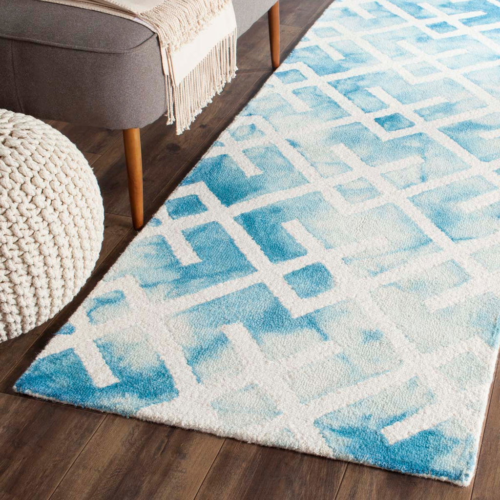 Safavieh Dip Dye Rug Collection DDY677G - Blue / Ivory