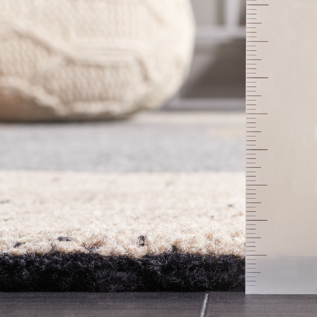 Safavieh Fifth Avenue Collection, FTV401B - Beige / Grey