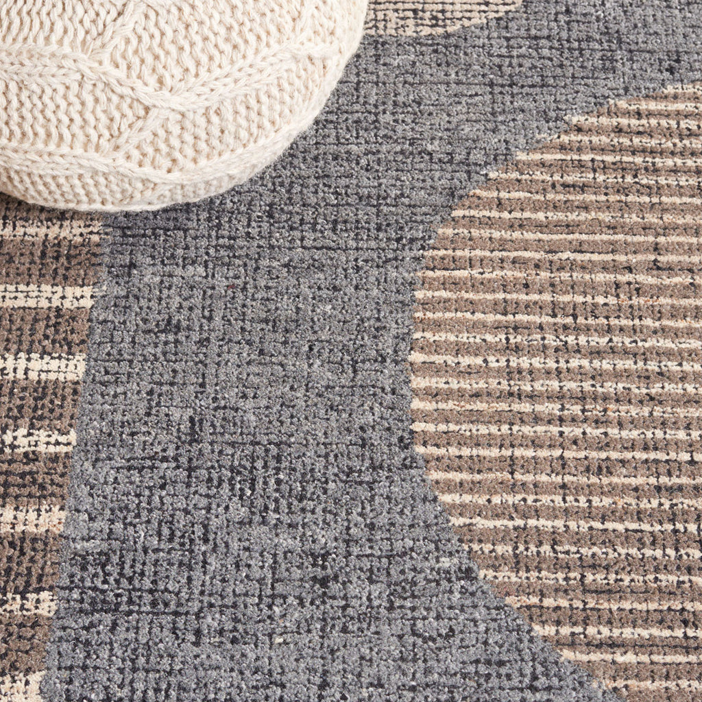 Safavieh Fifth Avenue Collection, FTV401B - Beige / Grey