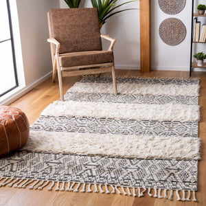 Safavieh Manhattan Rug Collection MAN467F - Ivory / Grey