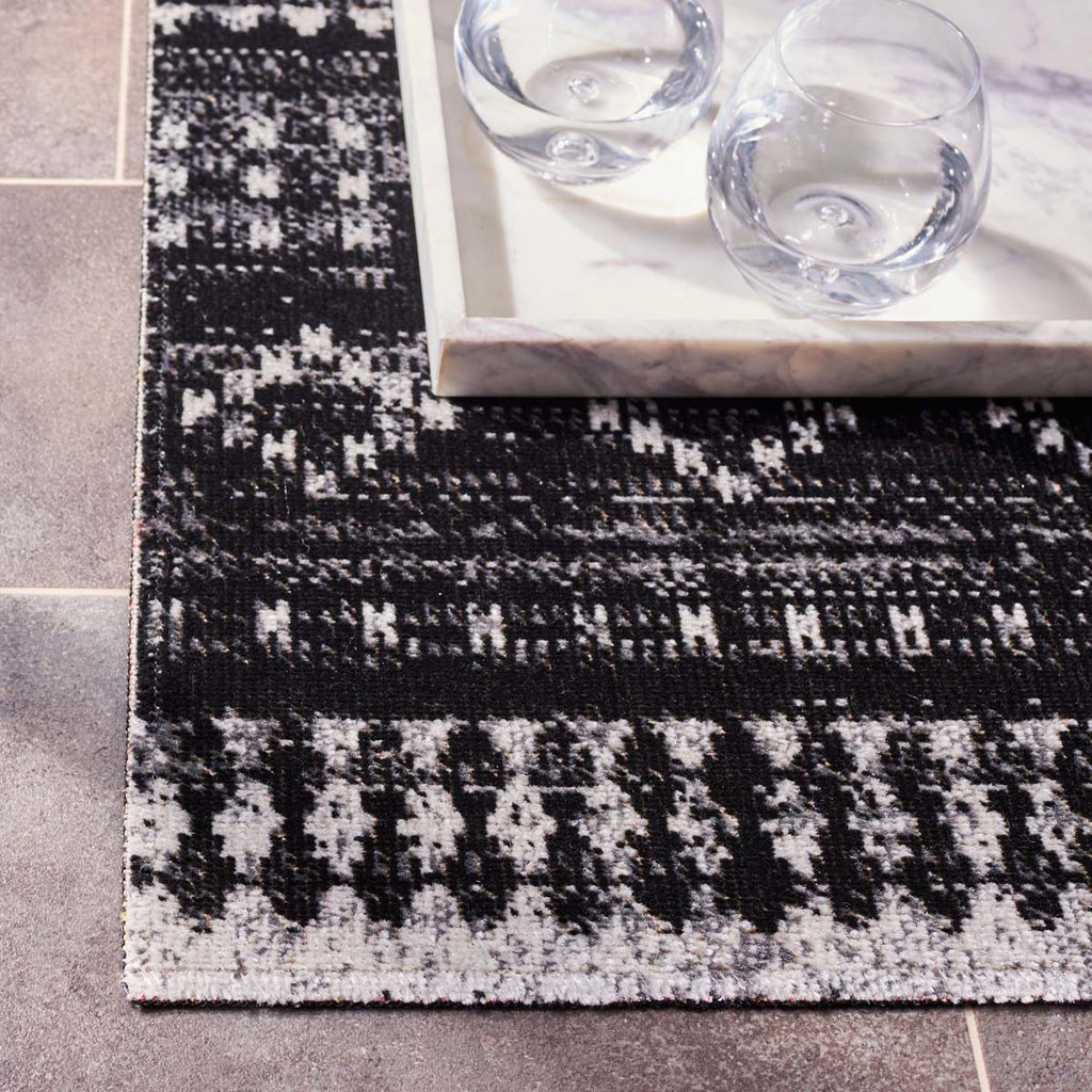 Safavieh Montage 200 Rug Collection MTG291Z - Grey / Black