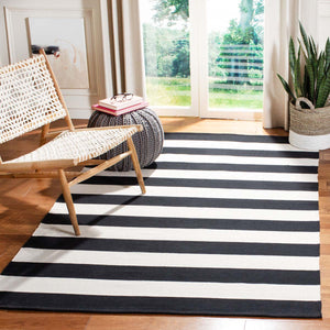Safavieh Montauk Rug Collection MTK712D - Black / Ivory