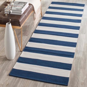 Safavieh Montauk Rug Collection MTK712H - Navy / Ivory